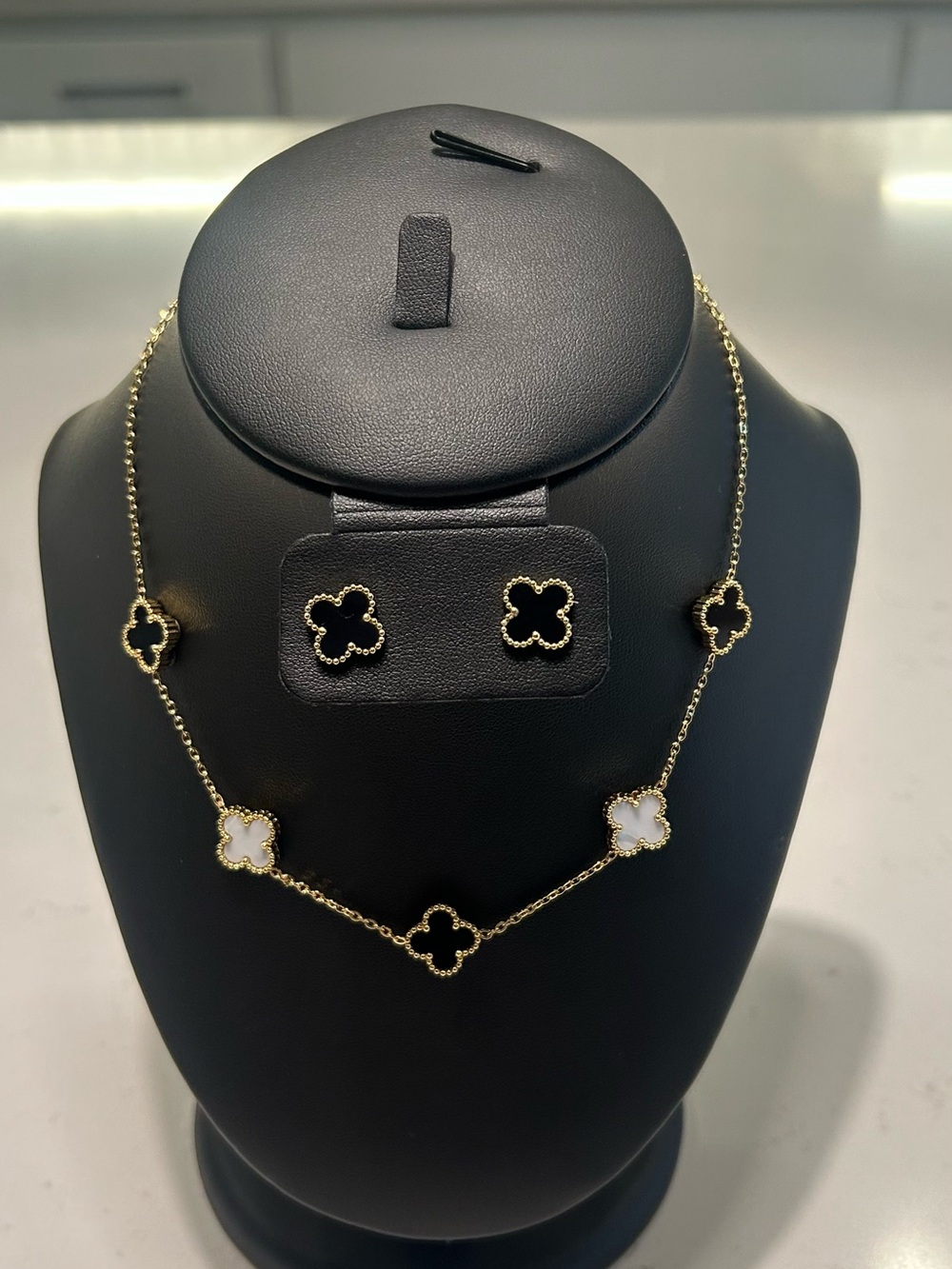 Gold Clover Motif Necklace and Stud Earrings Set - White and Black
